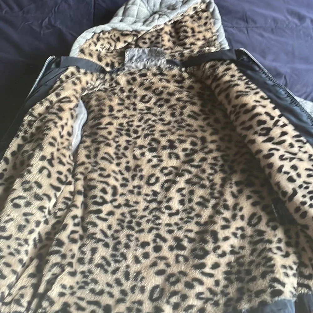 Beautiful Jacket - Picture 3 of 6